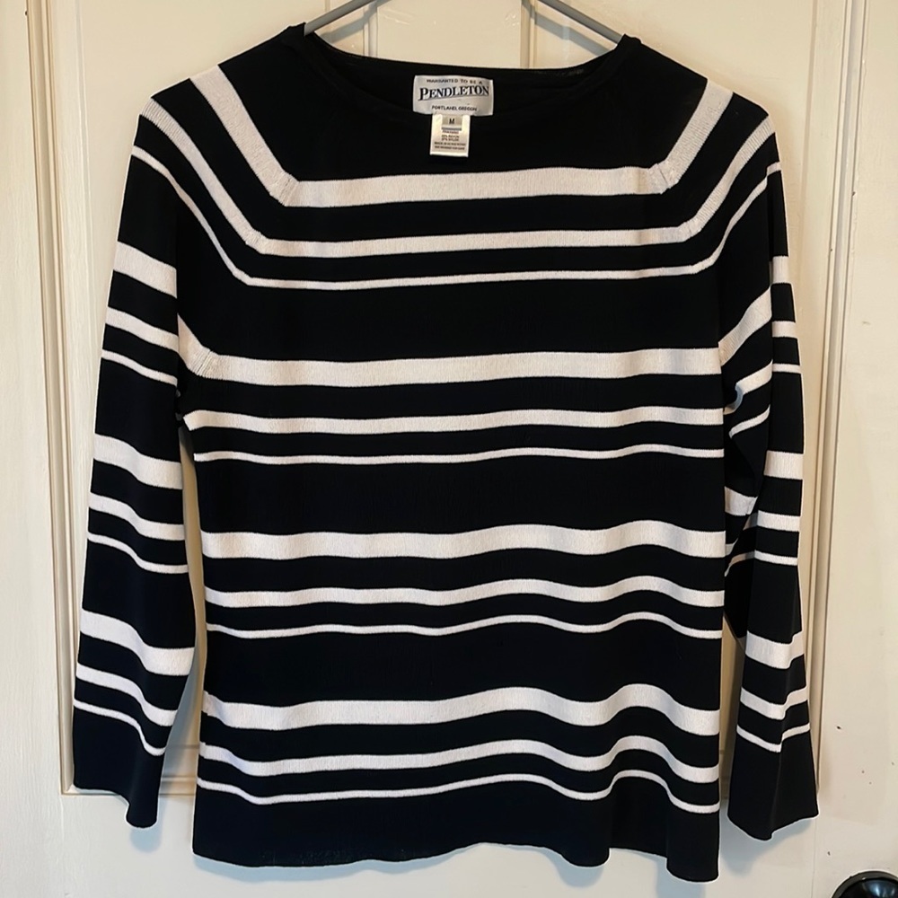 Pendelton black and white striped sweater size medium‎